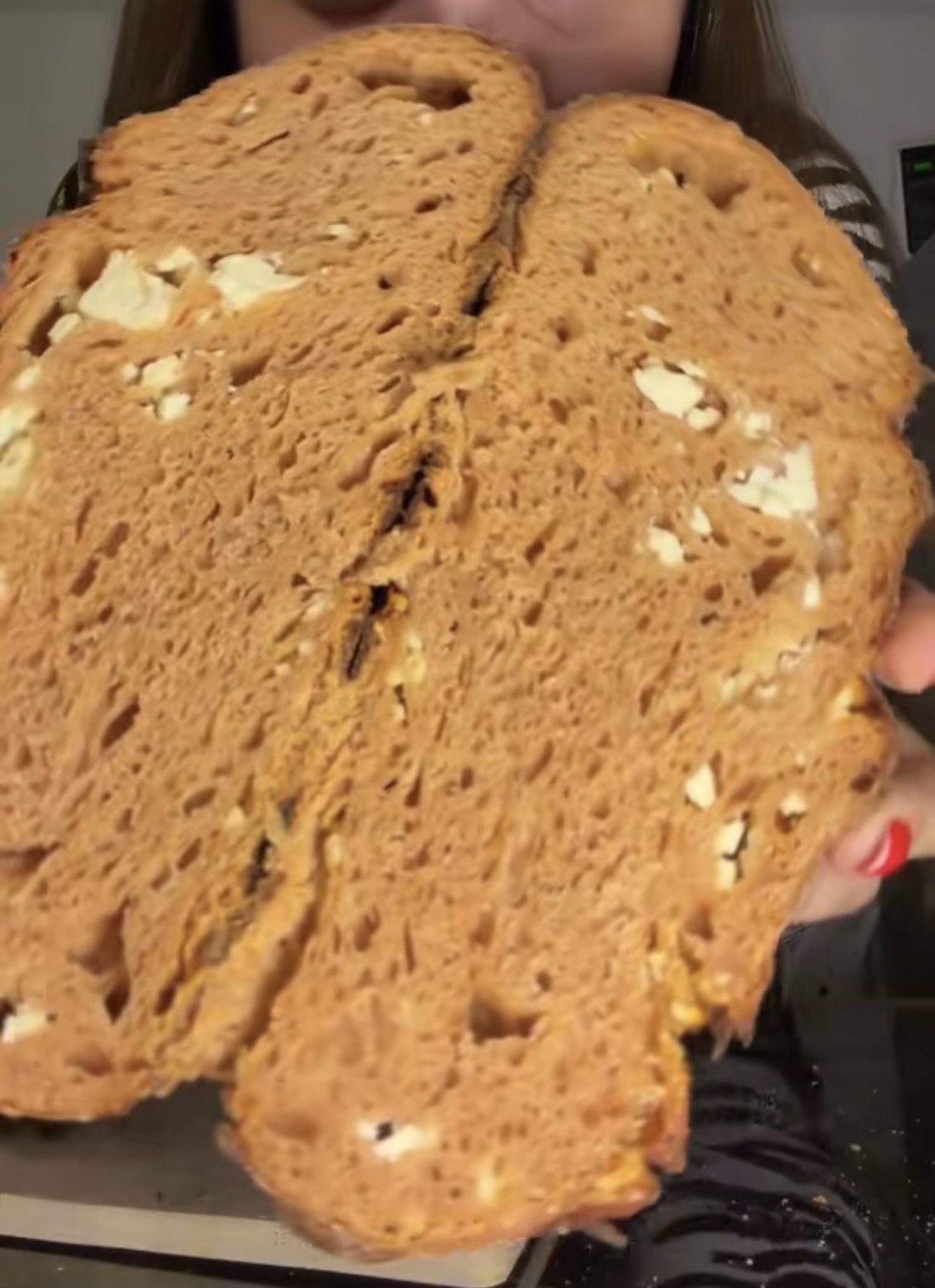 Tomate Feta Sauerteigbrot