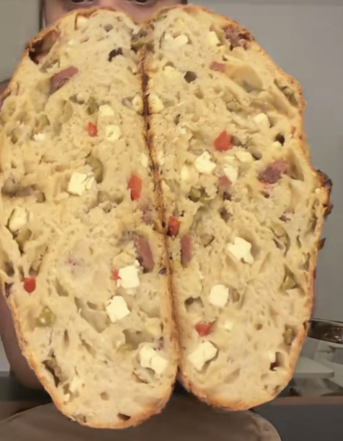 Sucuk Feta Sauerteigbrot
